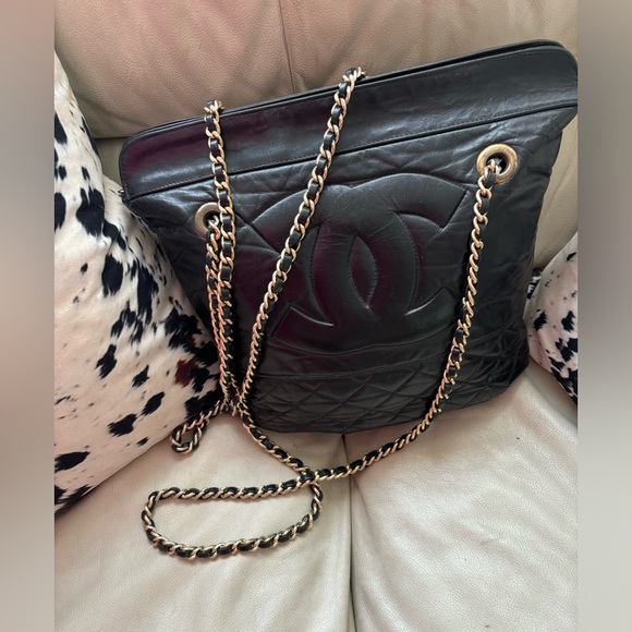 Vintage CHANEL quilted leather bag - Picture 3 of 10